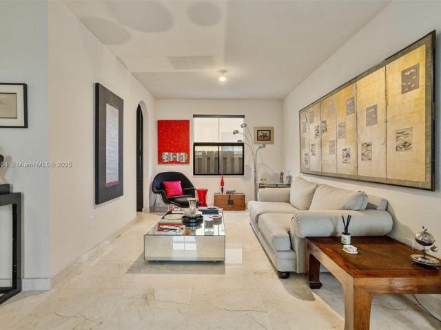 Продажа дома по адресу 10075 NW 86th Ter - фото 5859558