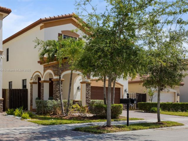 Продажа дома по адресу 10075 NW 86th Ter - фото 5859565