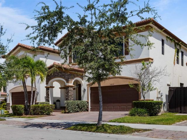 Продажа дома по адресу 10075 NW 86th Ter - фото 5859566