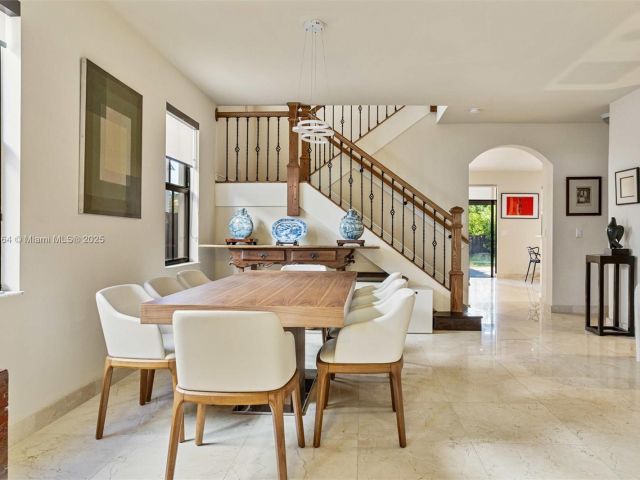 Продажа дома по адресу 10075 NW 86th Ter - фото 5859567