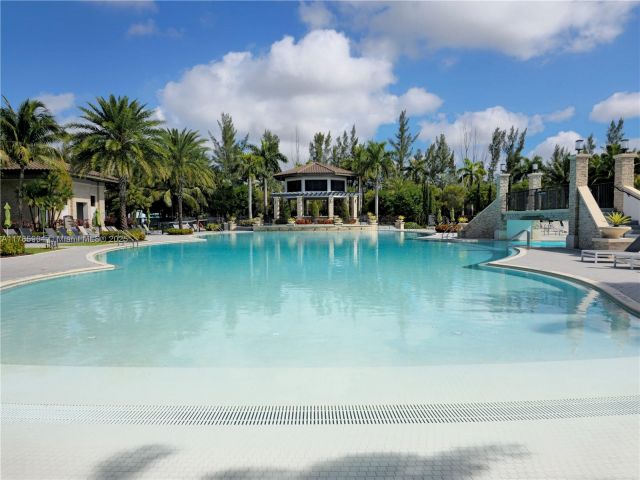 Продажа дома по адресу 10075 NW 86th Ter - фото 5859571