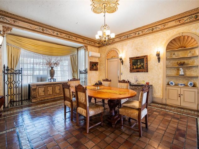 Продажа дома по адресу 8447 E Dixie Hwy - фото 6009342