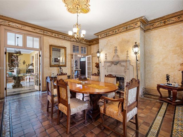 Продажа дома по адресу 8447 E Dixie Hwy - фото 6009343