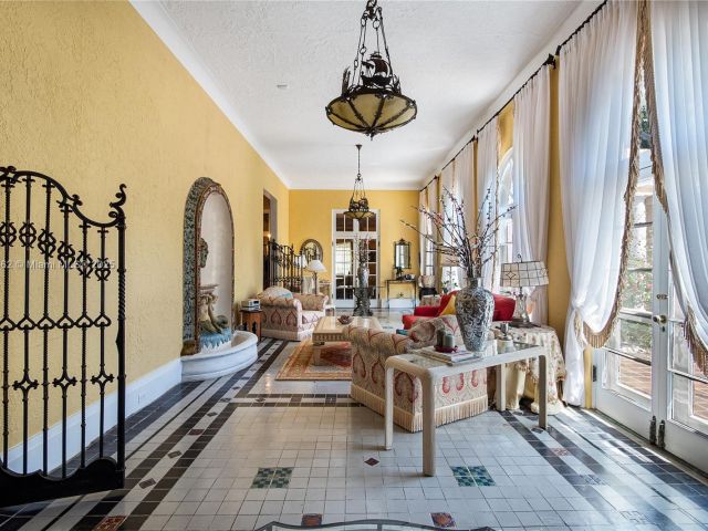 Продажа дома по адресу 8447 E Dixie Hwy - фото 6009347