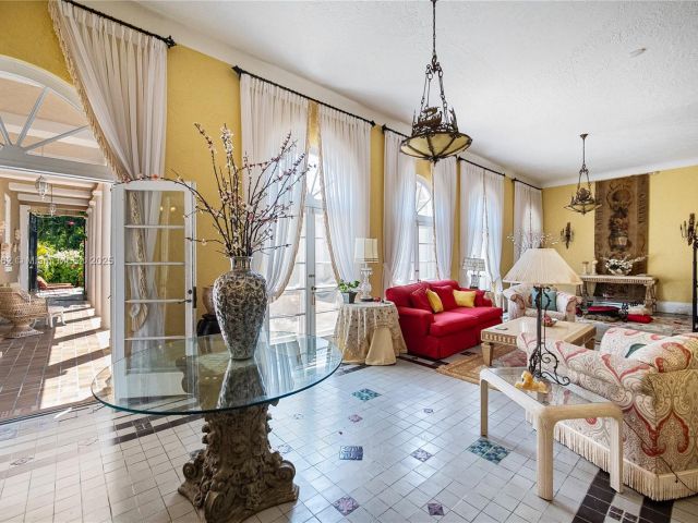 Продажа дома по адресу 8447 E Dixie Hwy - фото 6009348