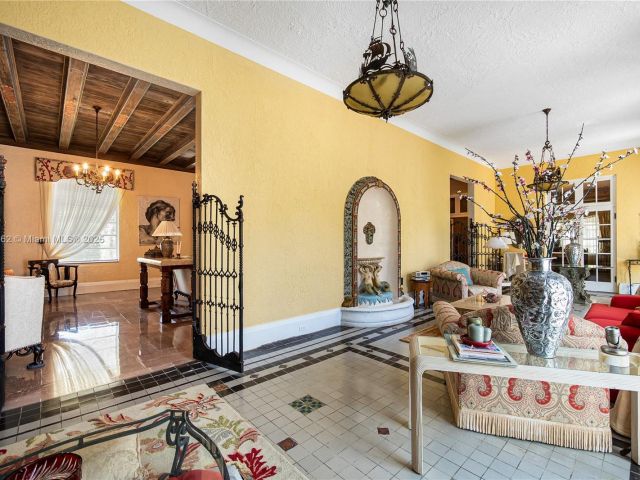 Продажа дома по адресу 8447 E Dixie Hwy - фото 6009349