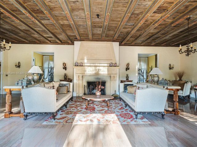 Продажа дома по адресу 8447 E Dixie Hwy - фото 6009353