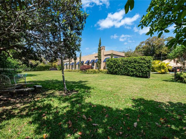 Продажа дома по адресу 8447 E Dixie Hwy - фото 6009356