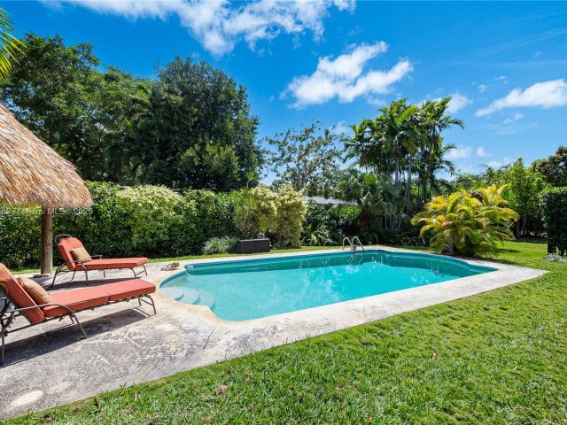 Продажа дома по адресу 8447 E Dixie Hwy - фото 6009357