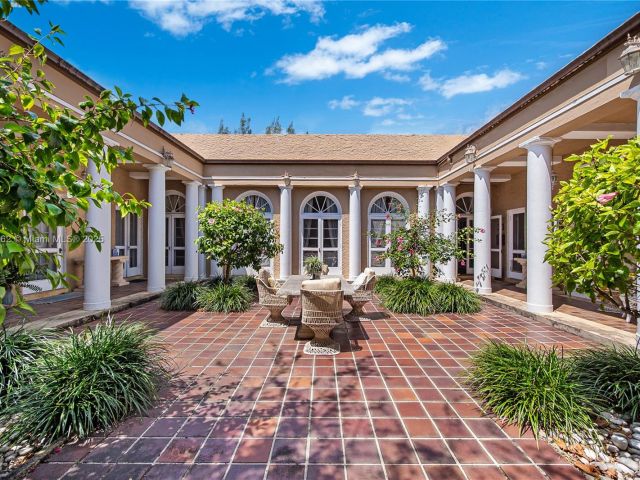 Продажа дома по адресу 8447 E Dixie Hwy - фото 6009360