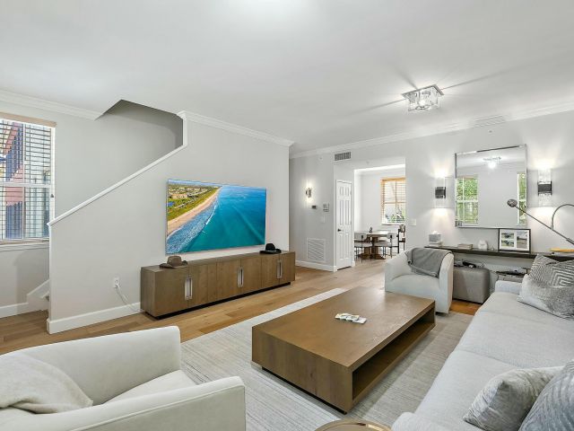 Дом в аренду по адресу 696 Fern Street - фото 5865783