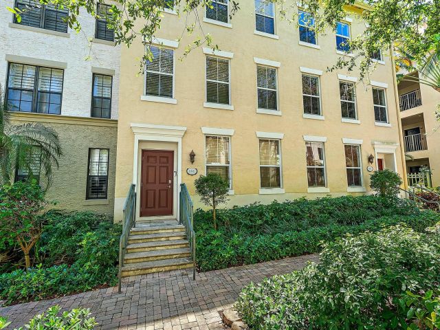 Дом в аренду по адресу 696 Fern Street - фото 5865788