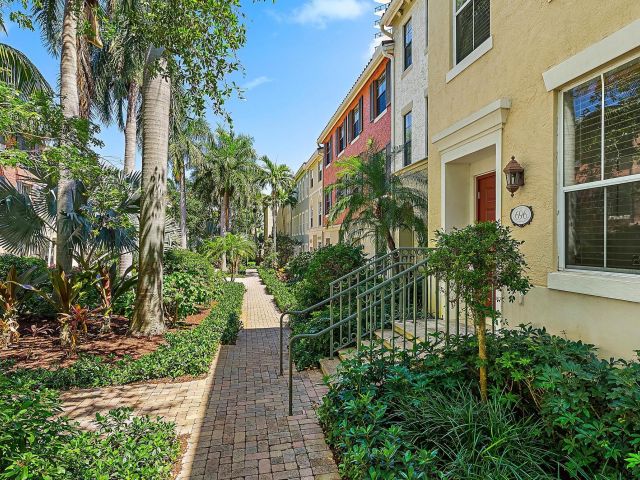 Дом в аренду по адресу 696 Fern Street - фото 5865789