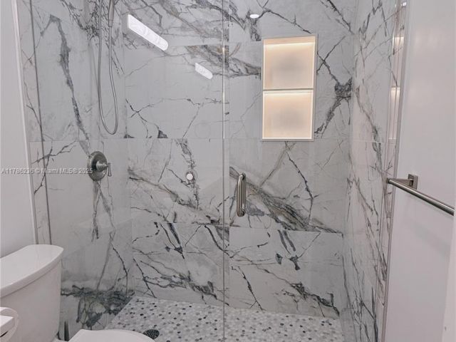 Продажа дома по адресу 1163 Johnson St - фото 5932124