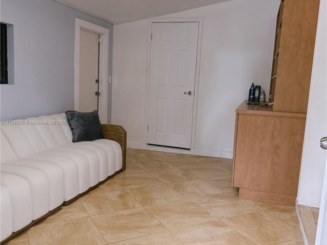 Продажа дома по адресу 1163 Johnson St - фото 5932131