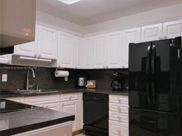 Продажа дома по адресу 1163 Johnson St - фото 5932132