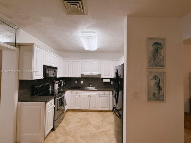 Продажа дома по адресу 1163 Johnson St - фото 5932133