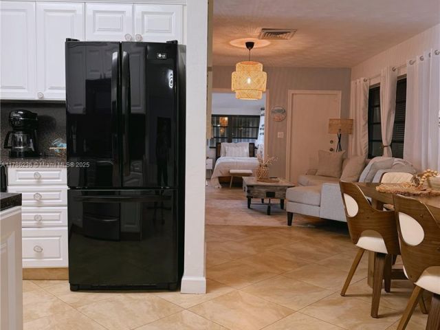 Продажа дома по адресу 1163 Johnson St - фото 5932134