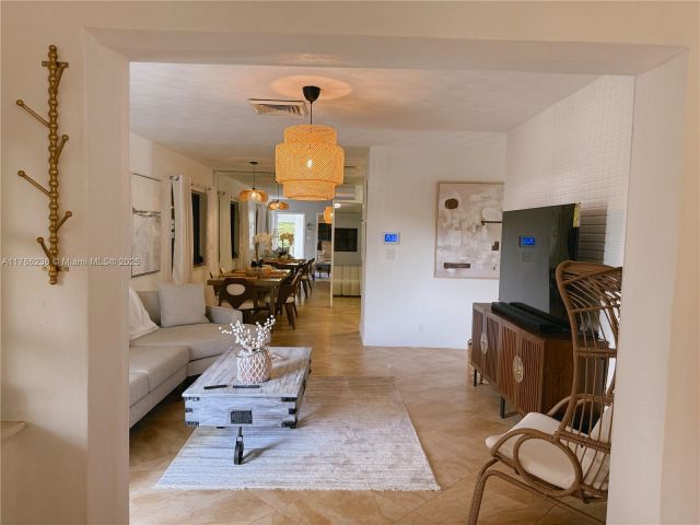 Продажа дома по адресу 1163 Johnson St - фото 5932135