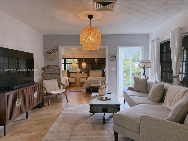 Продажа дома по адресу 1163 Johnson St - фото 5932138