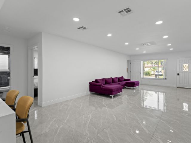 Продажа дома по адресу 1640 Washinghton Street - фото 5938403