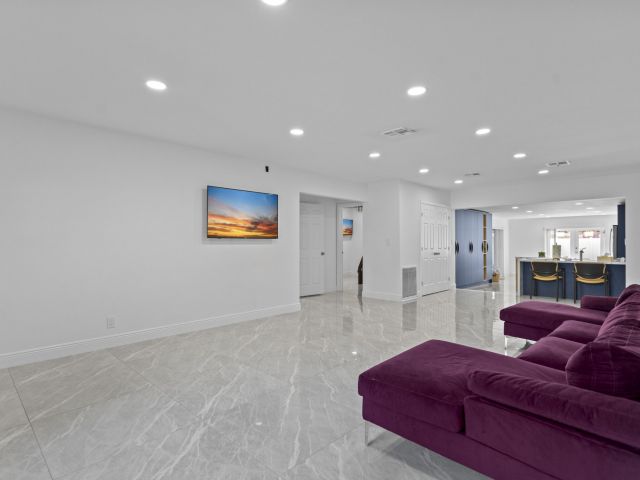 Продажа дома по адресу 1640 Washinghton Street - фото 5938405