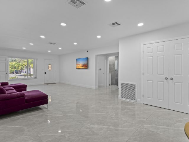 Продажа дома по адресу 1640 Washinghton Street - фото 5938406