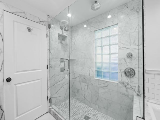 Продажа дома по адресу 2709 NE 30th St - фото 5981501