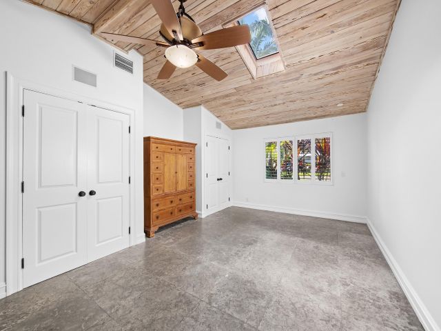 Продажа дома по адресу 2709 NE 30th St - фото 5981503