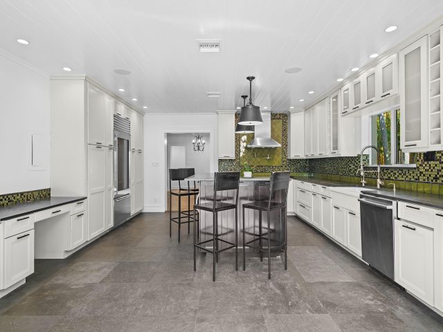 Продажа дома по адресу 2709 NE 30th St - фото 5981508