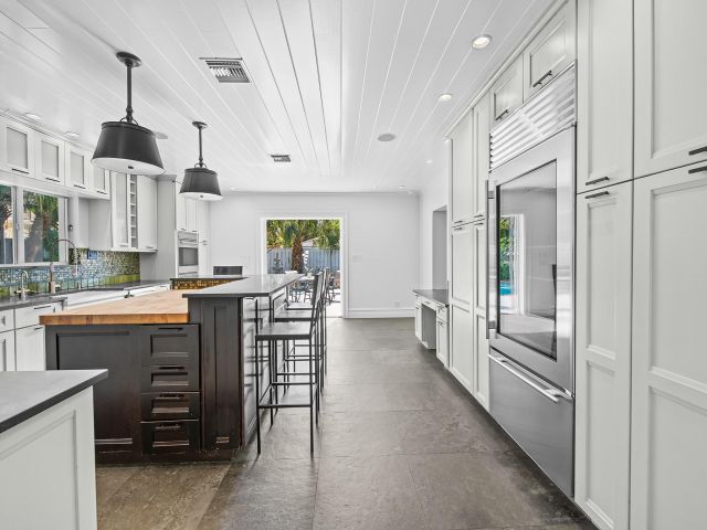 Продажа дома по адресу 2709 NE 30th St - фото 5981510