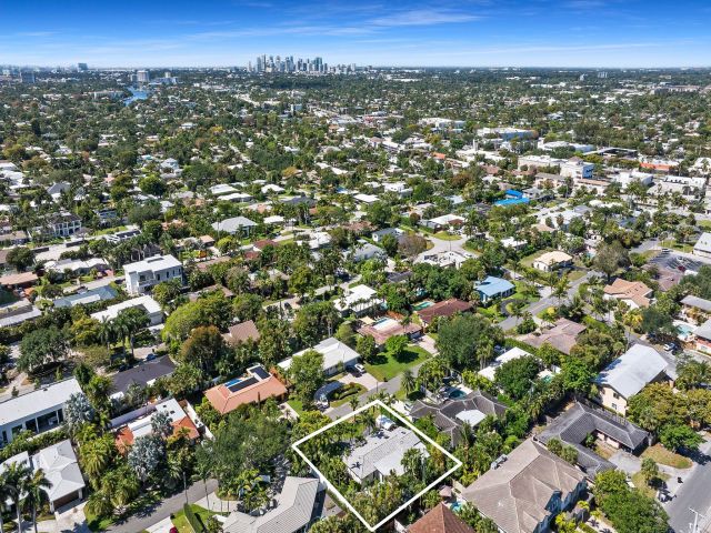 Продажа дома по адресу 2709 NE 30th St - фото 5981517