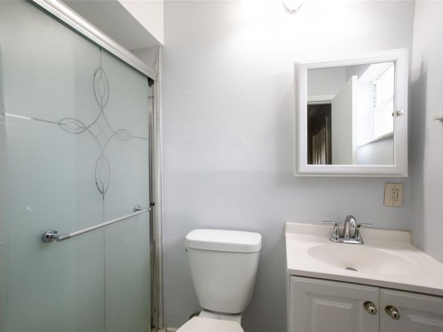 Продажа дома по адресу 6600 Liberty St - фото 5975911