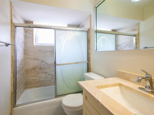 Продажа дома по адресу 6600 Liberty St - фото 5975914