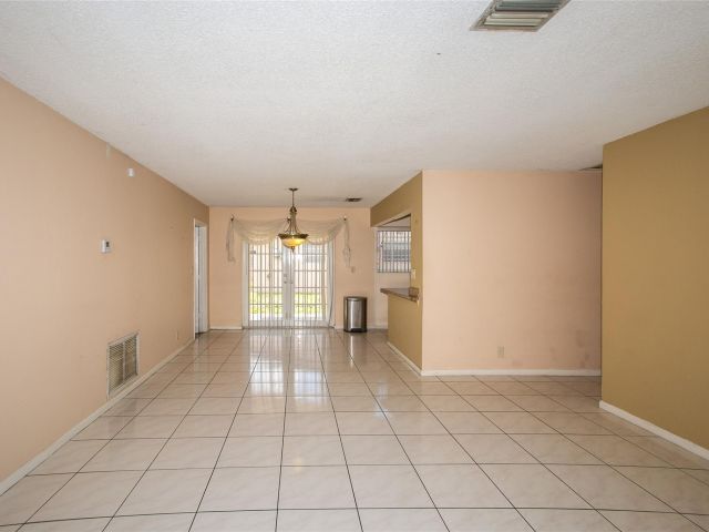 Продажа дома по адресу 6600 Liberty St - фото 5975921