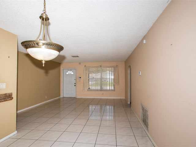 Продажа дома по адресу 6600 Liberty St - фото 5975922