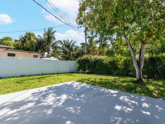 Продажа дома по адресу 606 N 31st Court - фото 6644912