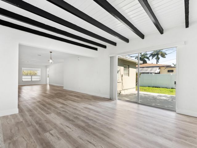 Продажа дома по адресу 606 N 31st Court - фото 6644913