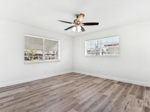 Продажа дома по адресу 606 N 31st Court - фото 6644919