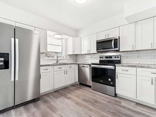 Продажа дома по адресу 606 N 31st Court - фото 6644922