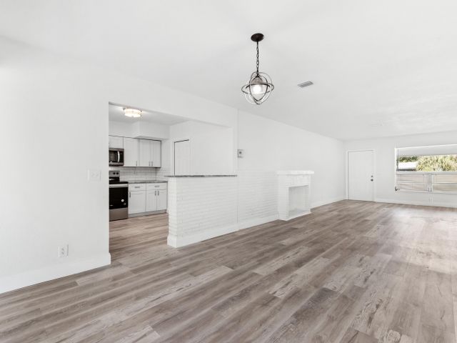 Продажа дома по адресу 606 N 31st Court - фото 6644923