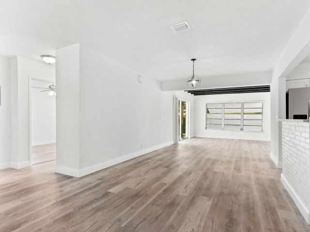 Продажа дома по адресу 606 N 31st Court - фото 6644924