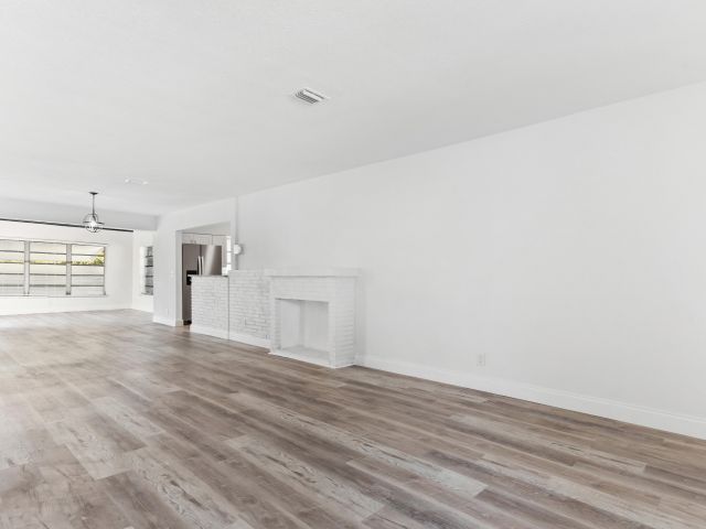 Продажа дома по адресу 606 N 31st Court - фото 6644927