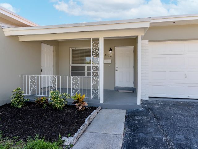 Продажа дома по адресу 606 N 31st Court - фото 6644928