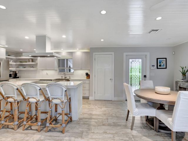 Дом в аренду по адресу 14 NE 5th Street - фото 5879668