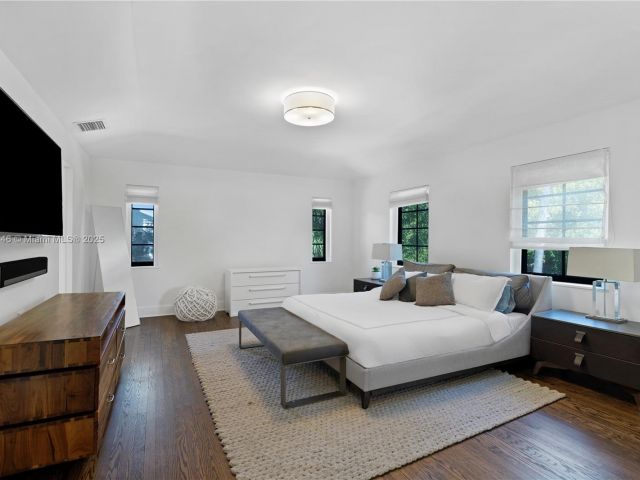 Продажа дома по адресу 100 E Dilido Dr - фото 5871892