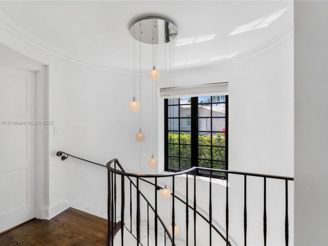 Продажа дома по адресу 100 E Dilido Dr - фото 5871895