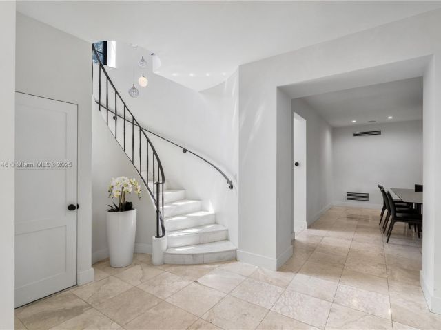 Продажа дома по адресу 100 E Dilido Dr - фото 5871896