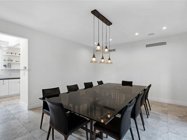 Продажа дома по адресу 100 E Dilido Dr - фото 5871899