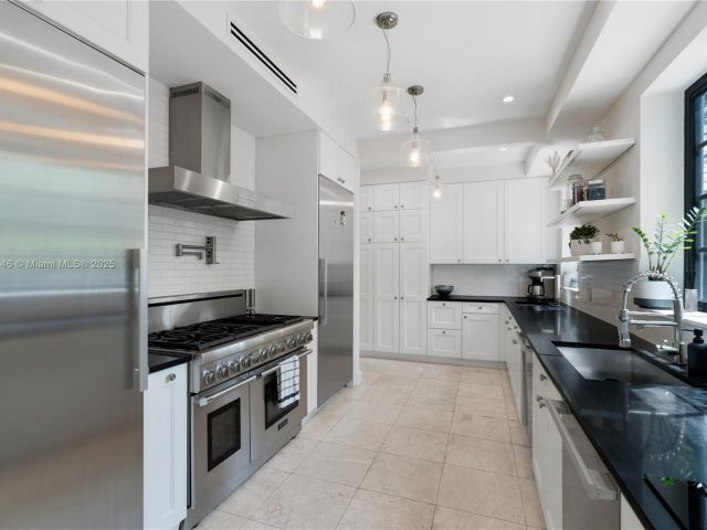 Продажа дома по адресу 100 E Dilido Dr - фото 5871900